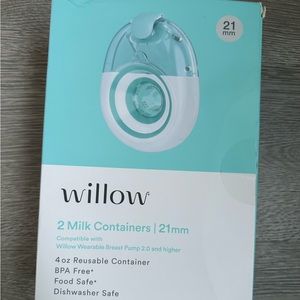 Willow reusable milk storage containers